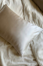 Load image into Gallery viewer, Silk Pillowcase - Evening Pearl
